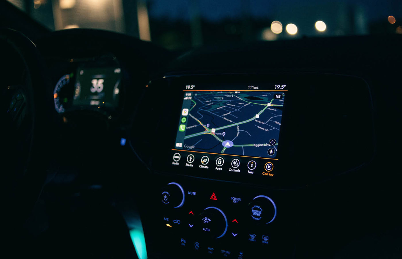 Navigationsgerät in einem Auto