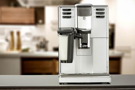 silberner Kaffeevollautomat