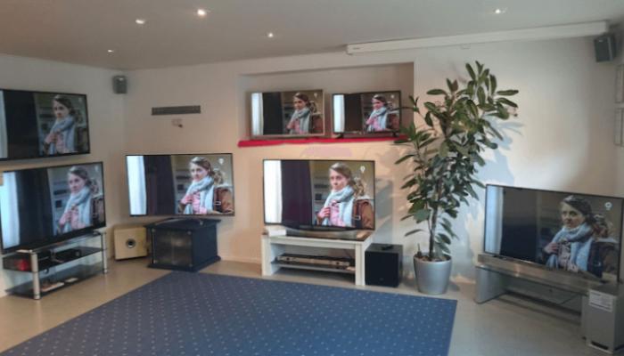 Weitere Fernseher in Ausstellung