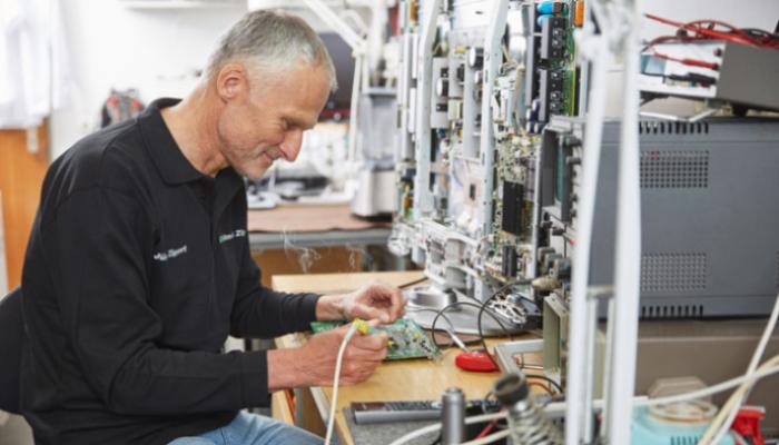 Techniker in der Werkstatt