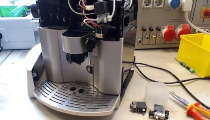 Kaffeemaschine in der Werkstatt