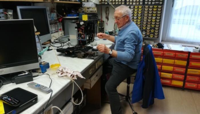 In der Werkstatt am arbeiten