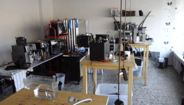 Kaffeemaschine in der Werkstatt