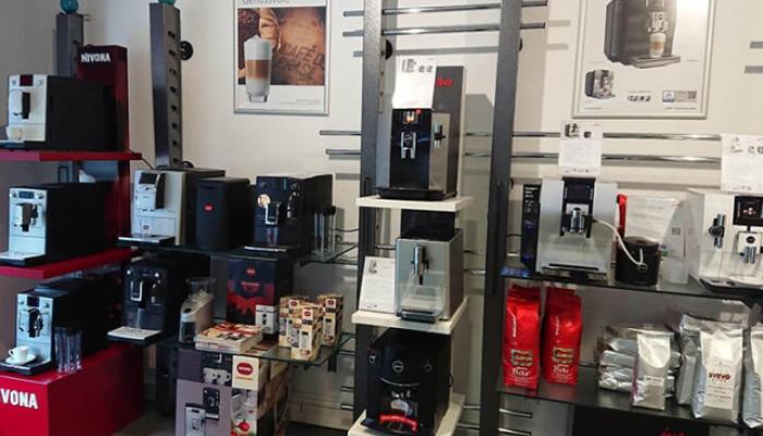 164_Laden_innen_Kaffee_regal_2