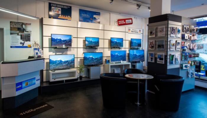 Wenzl Fernseher an der Wand