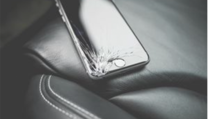 Smartphone Display Reparatur Kissing